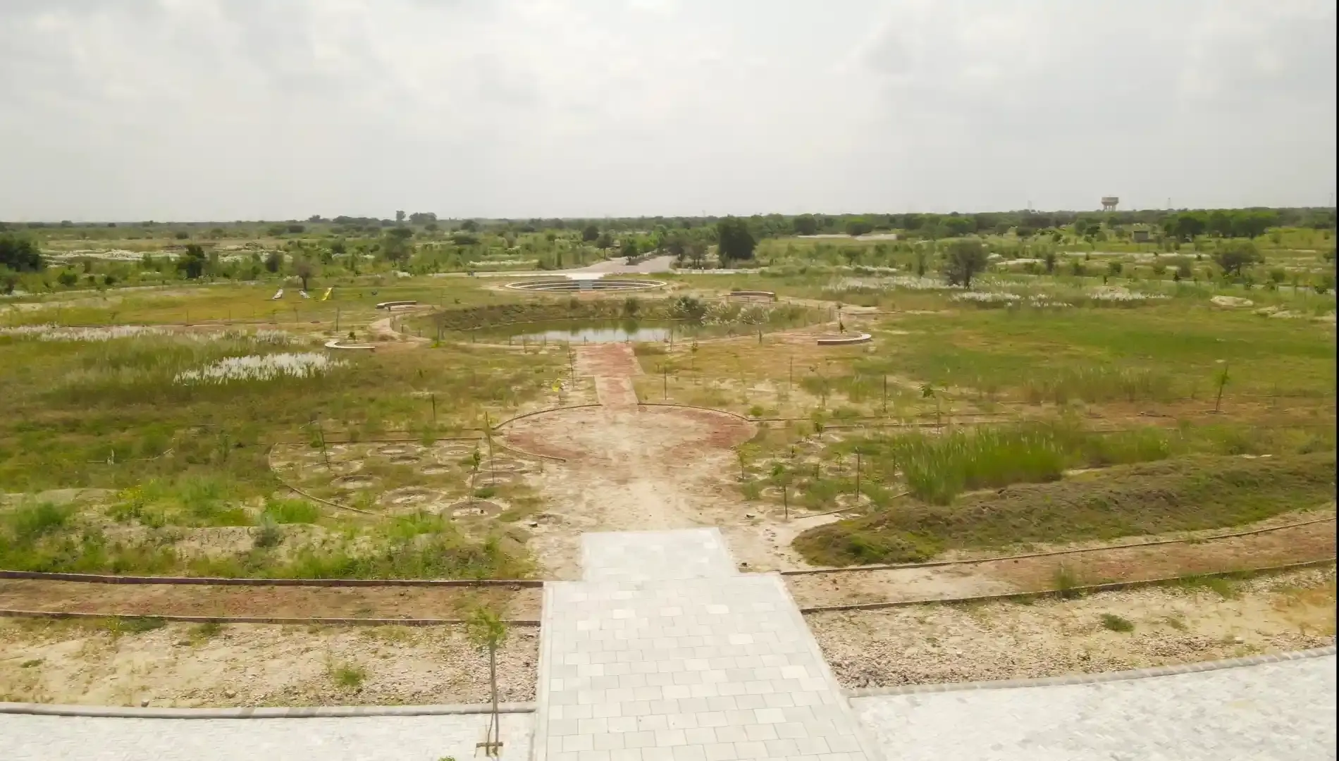 Excellent connectivity to Ajmer Road and Diggi Road, a magnificent 1200 bigha project with all amenities in Jaipur which has plots and farmhouses.